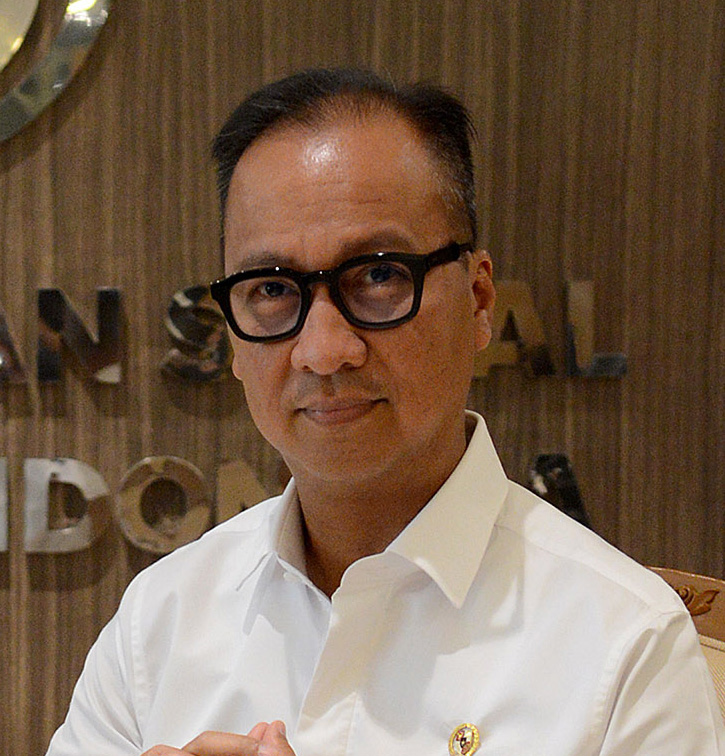  Menteri Sosial Agus Gumiwang Kartasasmita 