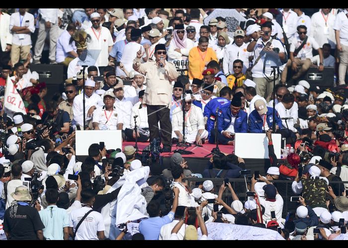 Prabowo Subianto saat berorasi dala kampanye akbar di Gelora Bung Karno, Senayan, Jakarta, Minggu 7/4)