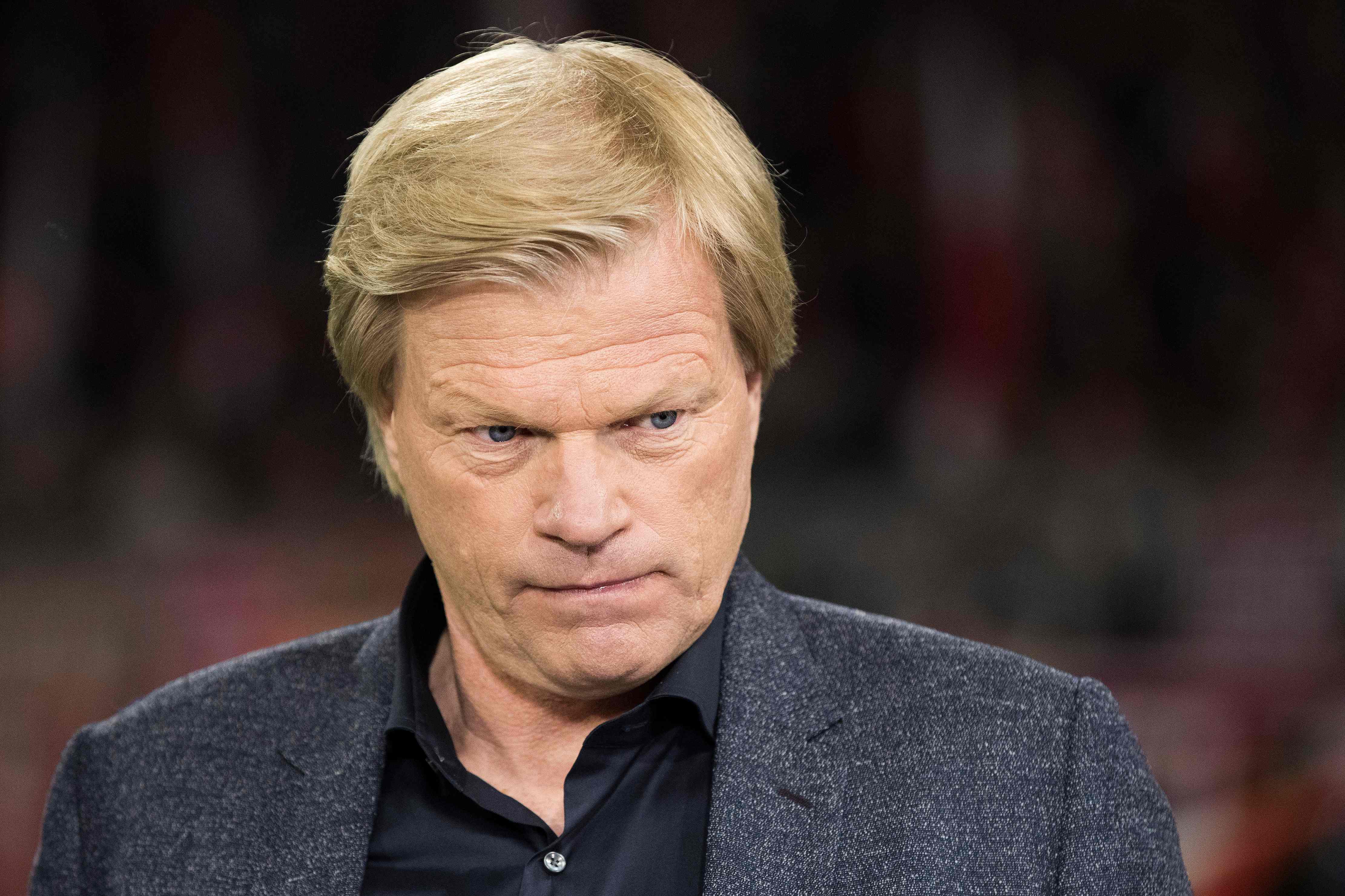  Oliver Kahn Mantan kiper Muenchen