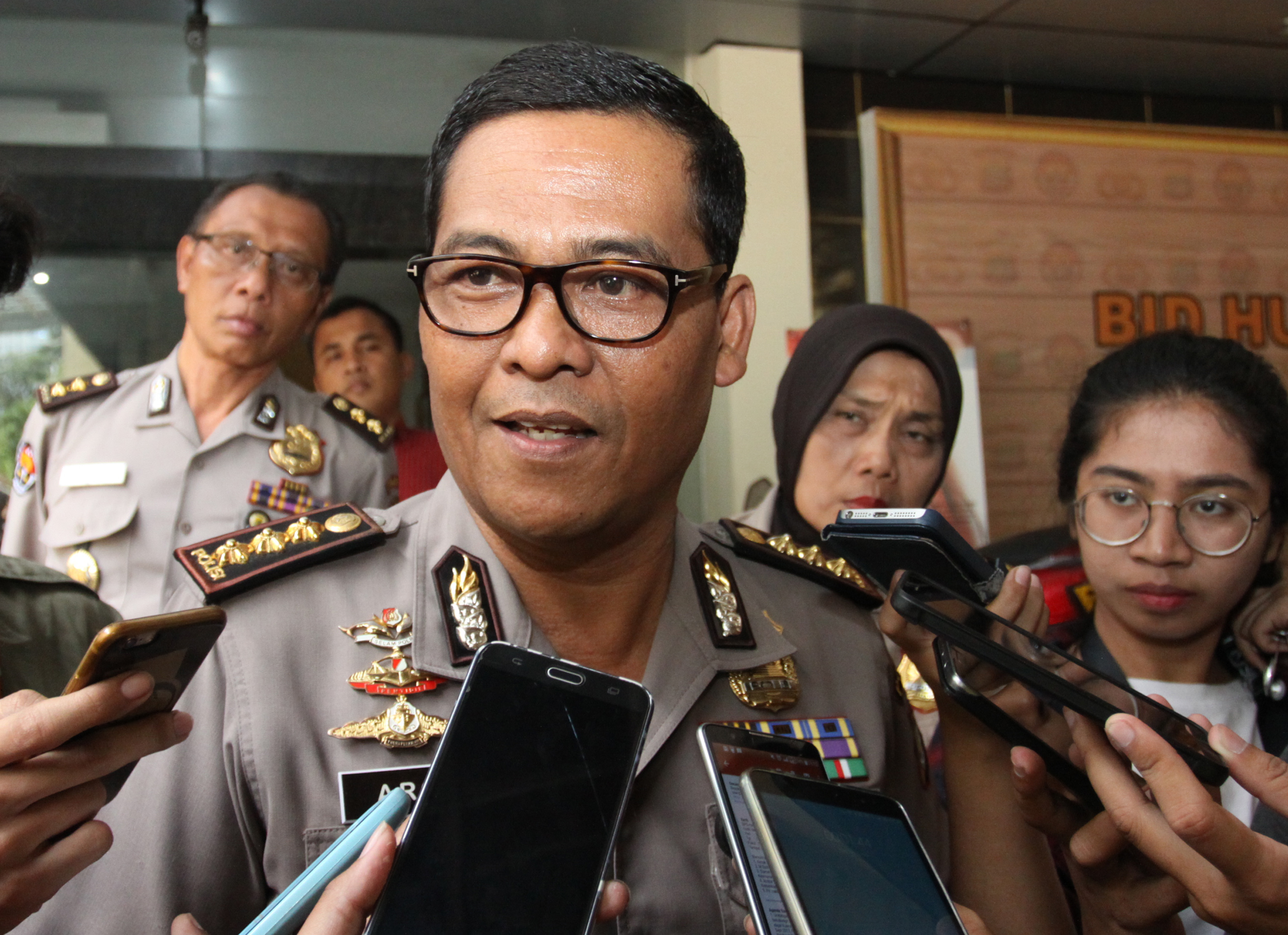 Andre Taulany dan istrinya Erin Taulany mendatangi Polda Metro Jaya.