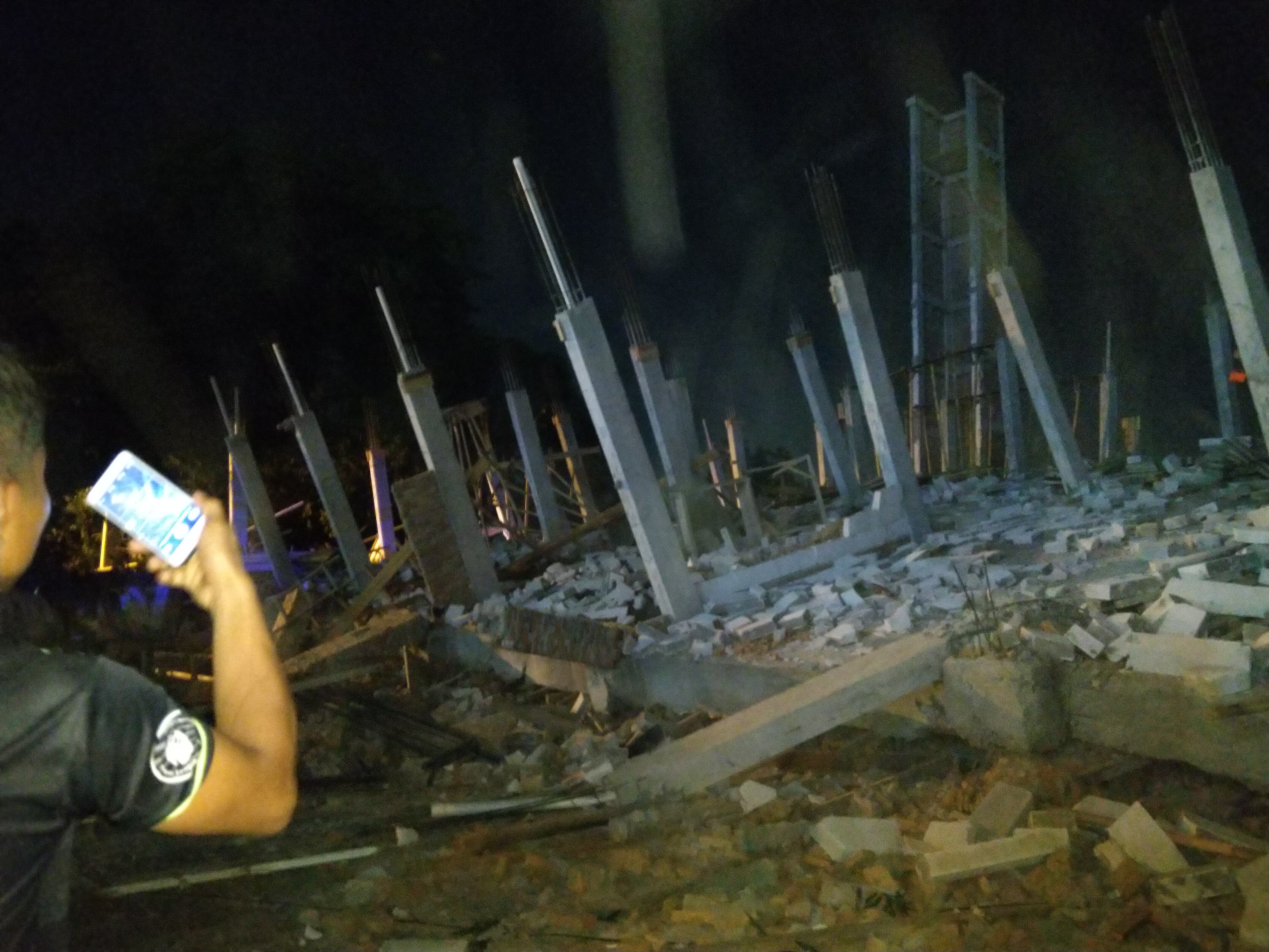 Foto Bangunan Roboh di Medan