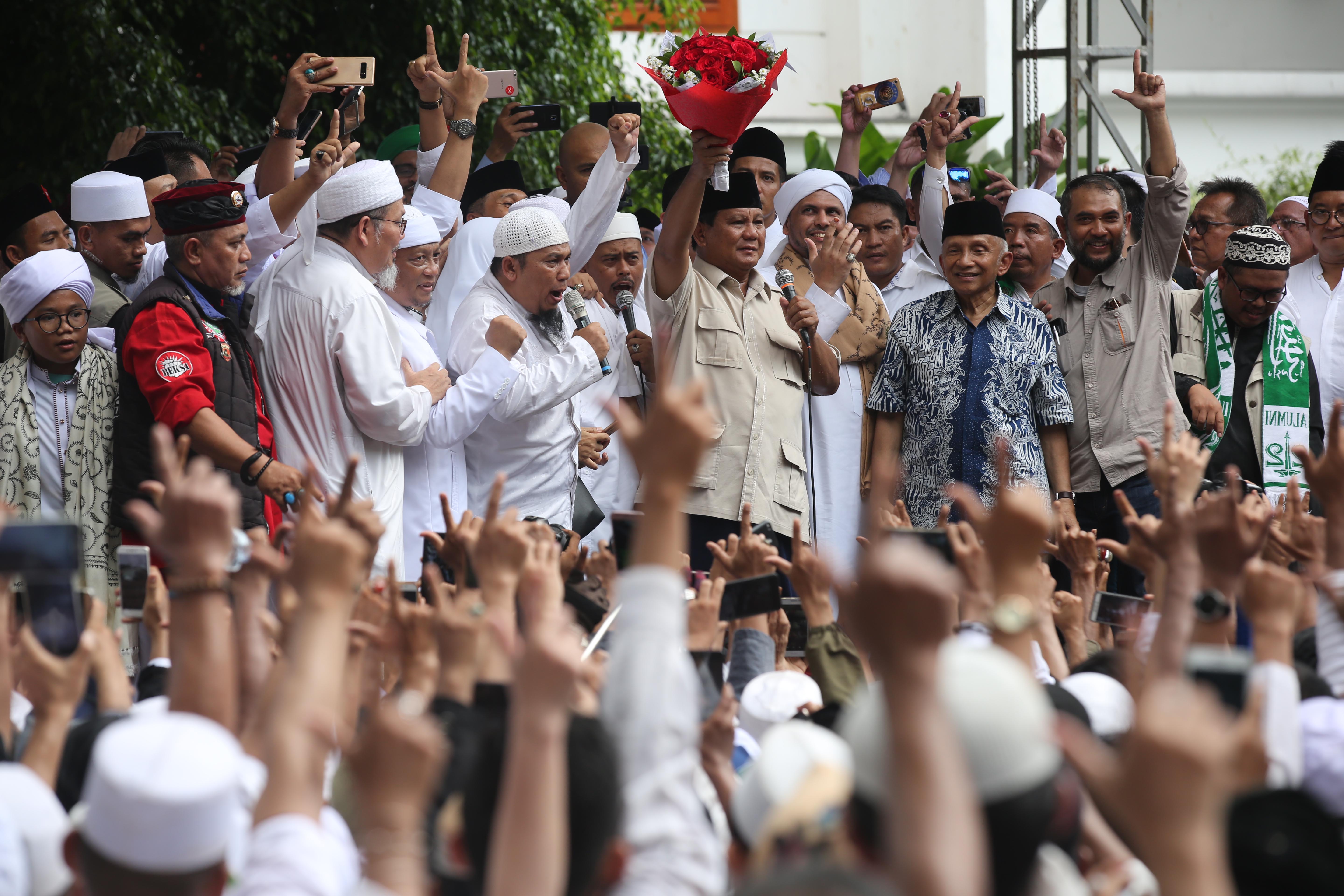 Suasana syukuran kemenangan di kediaman Prabowo Subianto.