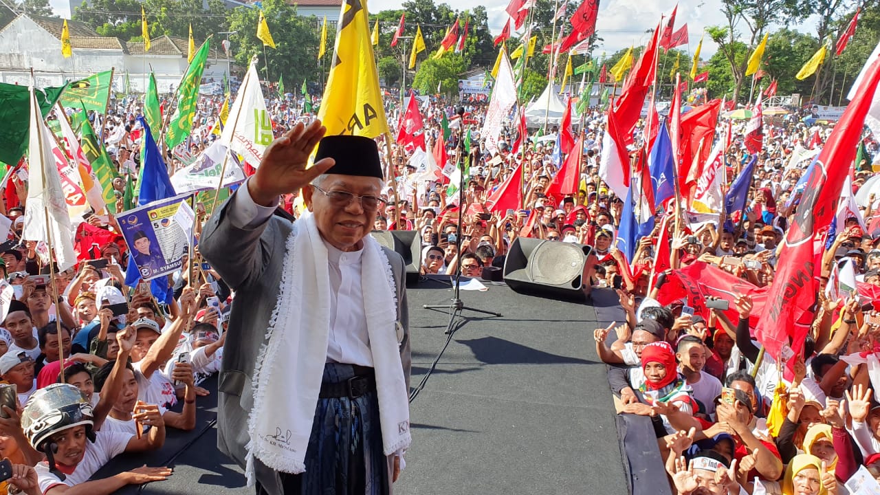 Kemarin, Kiai Ma'ruf Amin mengadakan kampanye terbuka di Lapangan Nasional Selong, Lombok Timur, NTB.