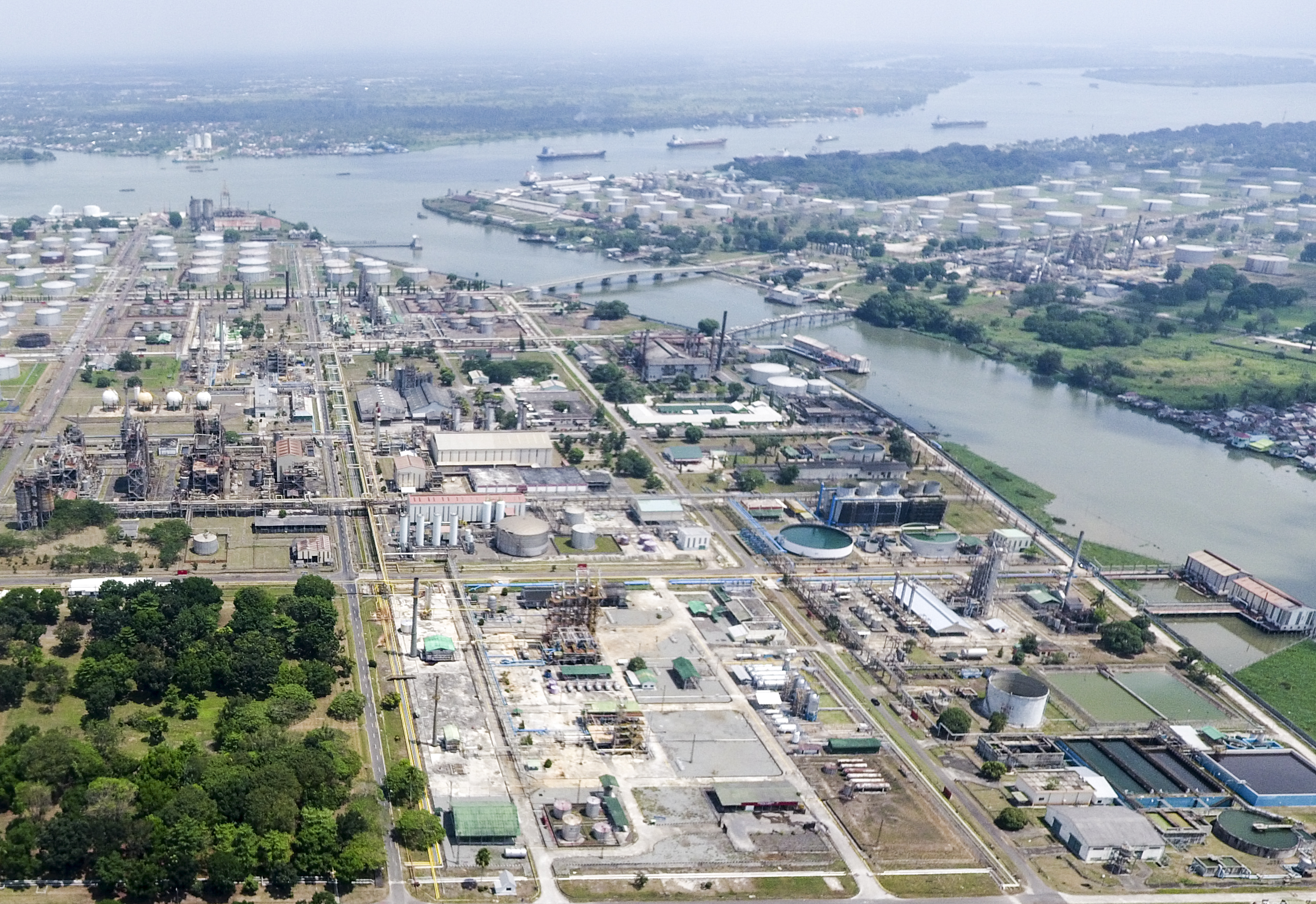 Foto udara Kilang PT Pertamina (persero) Refinery Unit (RU) III Plaju, Palembang, Sumatera Selatan
