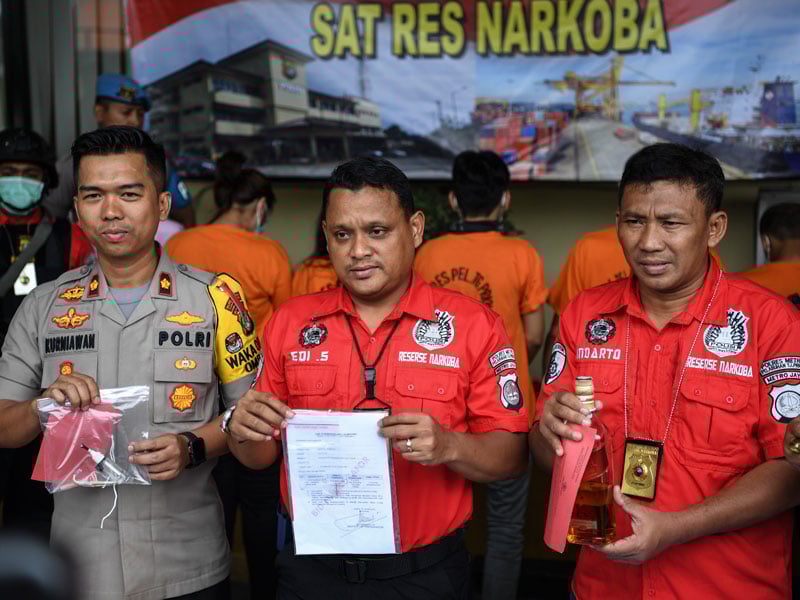 Kasat Resnakoba Polres Tanjung Priok Iptu Edy Suprayitno (tengah)