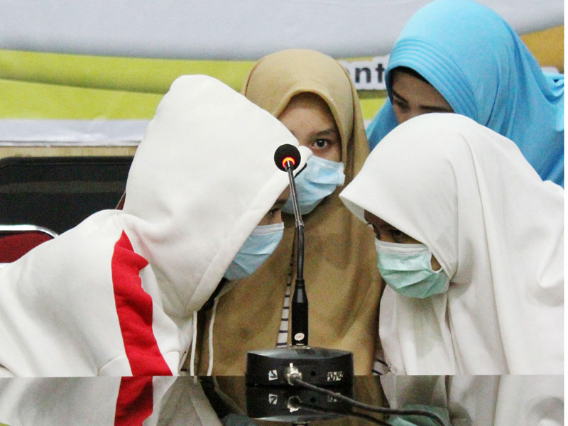 Tiga dari 12 siswi SMA yang diduga jadi pelaku dan saksi dalam kasus penganiayaan siswi SMP berinisial Audrey, 14.