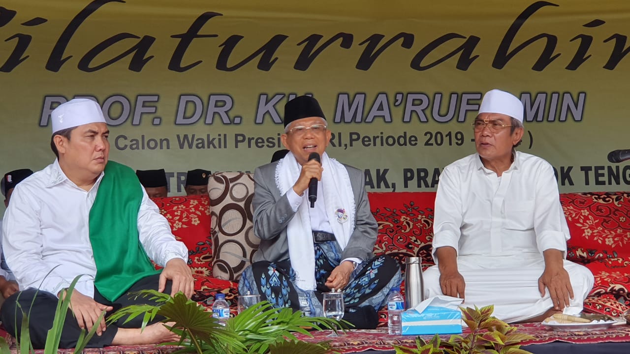 Cawapres 01 Ma'ruf Amin silaturahmi dengan pengasuh dan santri Pondok Pesantren Yatofa Bodak, Praya, Lombok Tengah, NTB, Selasa (2/4).
