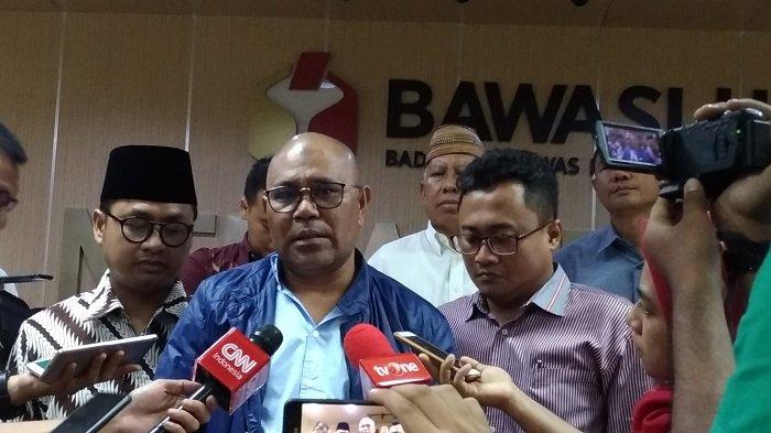 Koordinator pelaporan dari Ditektorat Advokasi dan Hukum BPN Prabowo-Sandiaga Uno, Djamaluddin Koedoeboen, 