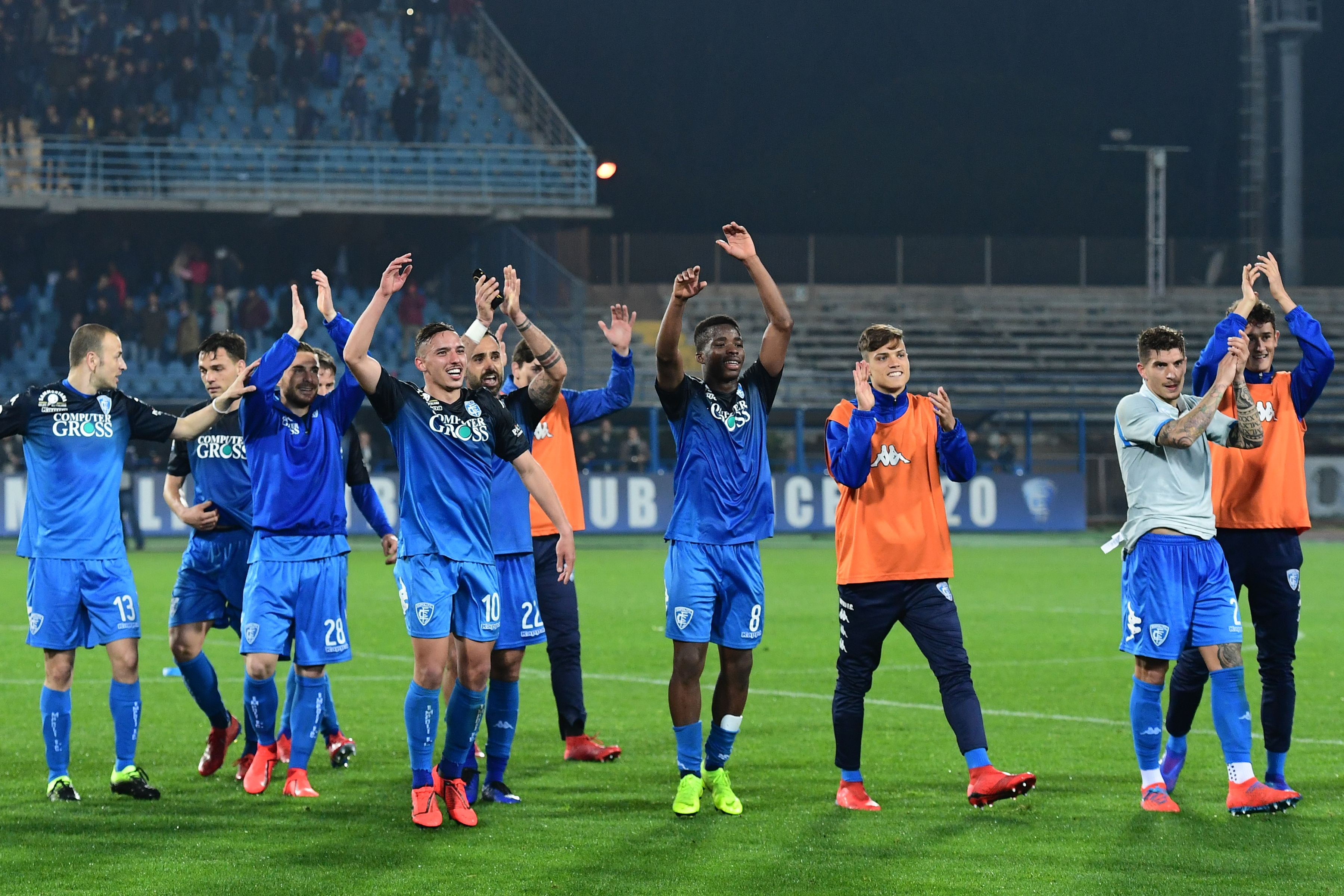 Para pemain Empoli merayakan kemenangan mereka atas Napoli.