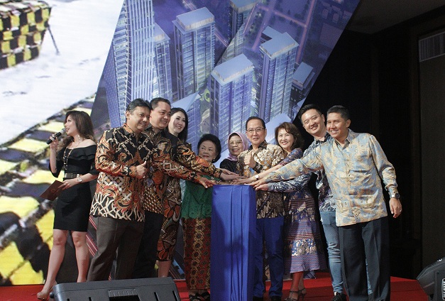 Prosesi topping off tower A3 apartemen Meisterstadt Batam