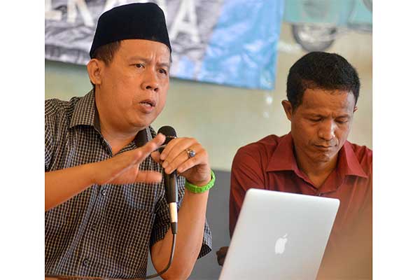 Pengamat Anggaran Politik dan Direktur Center For Budget Analysis (CBA) Uchok Sky Khadafi (kiri)