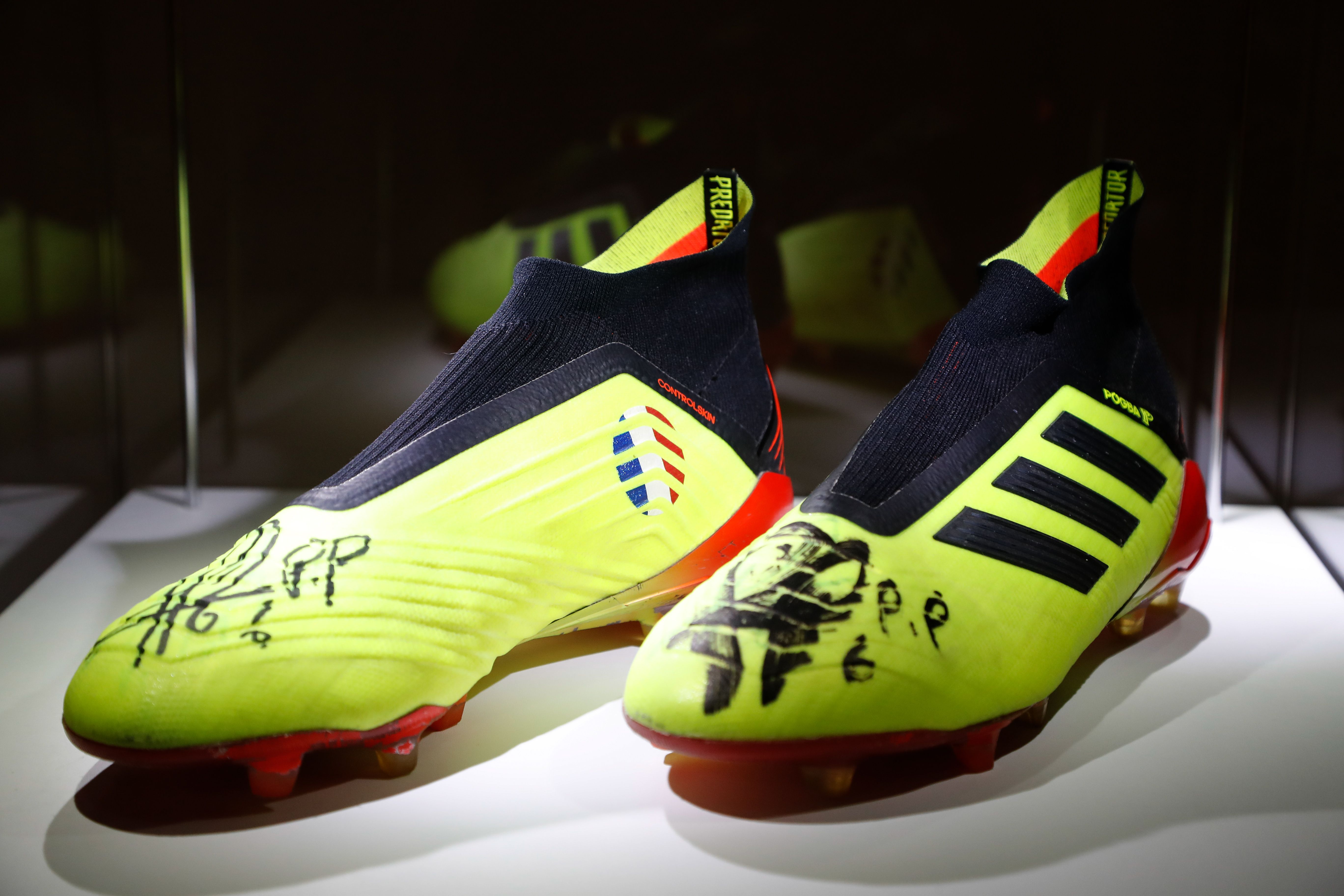 Sepatu Pogba yang dilelang oleh rumah lelang Christie