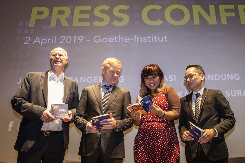  JELANG EUROPE ON SCREEN: Duta Besar Uni Eropa untuk Indonesia Vincent Guerend (kedua kiri), Direktur Goethe-Institut Stefan Dreyer (kiri), 