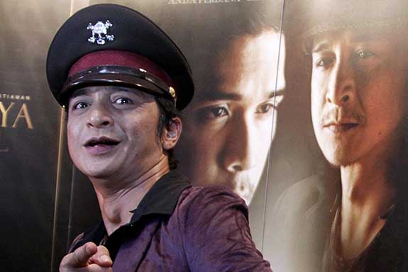 Vokalis grup band /RIF Restu Triandy atau Andy /RI