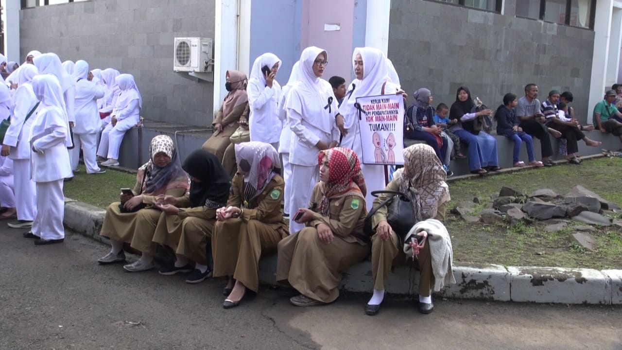 ASN RSUD Subang mogok kerja.