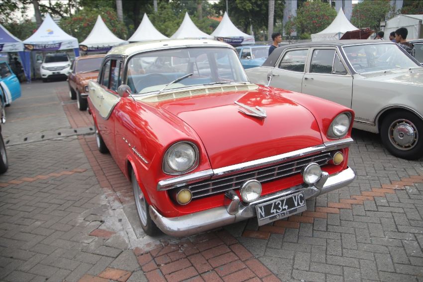 Lebih dari 20 unit mobil classic ditampilkan di GIIAS Surabaya 2019.