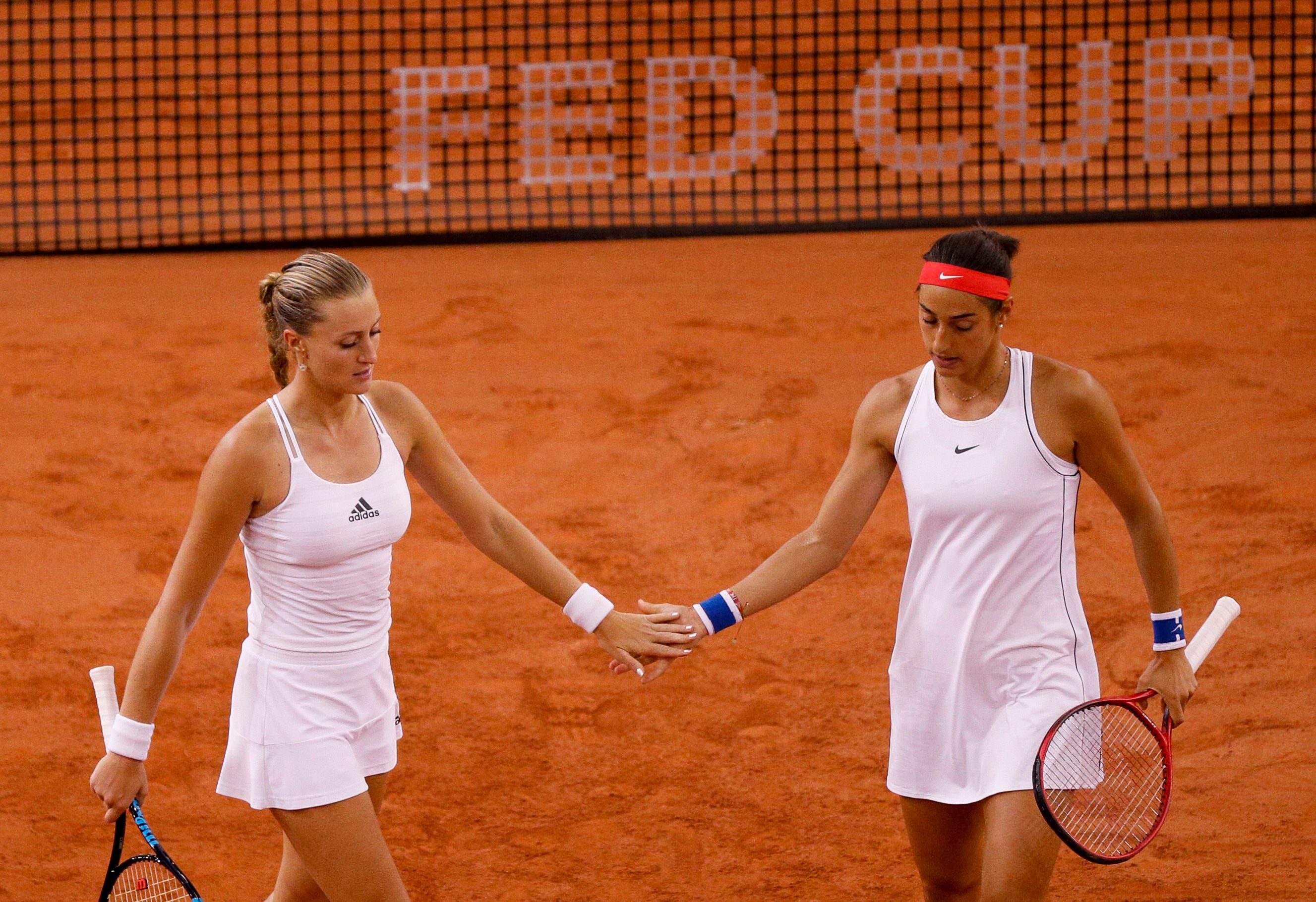 Duet petenis Prancis Kristina Mladenovic (kiri) dan Caroline Garcia.