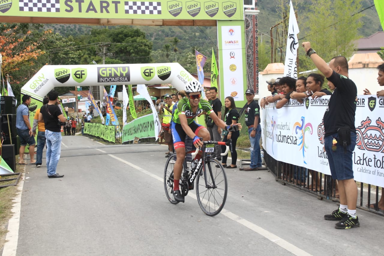 Pembalap sepeda Indonesia Aiman Cahyadi 