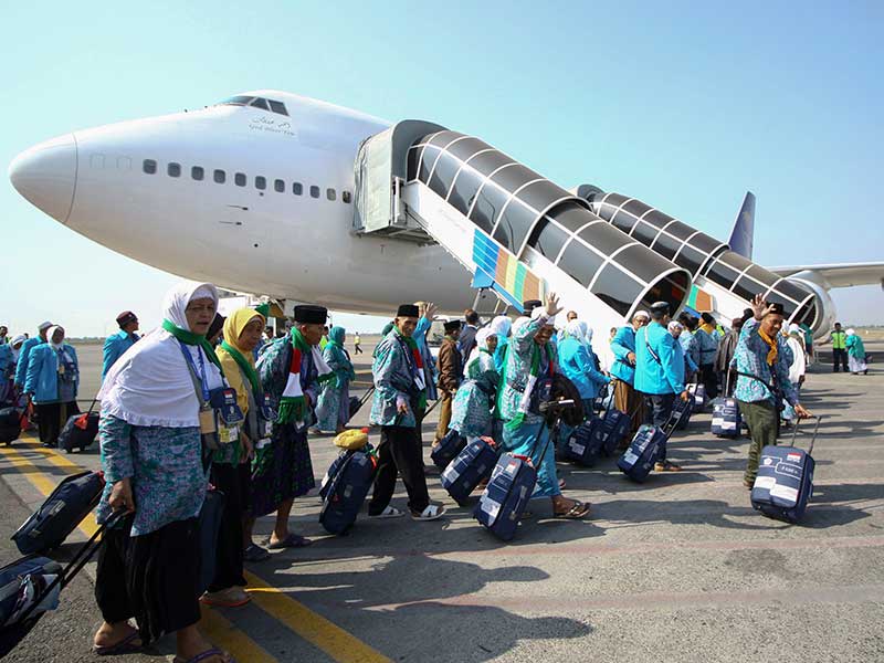 maah calon haji kelompok terbang (kloter) pertama Embarkasi Surabaya 