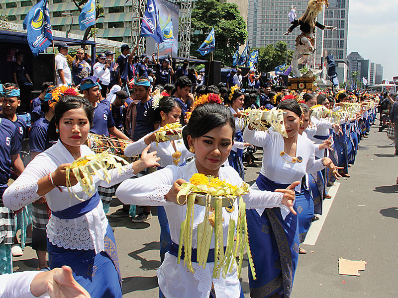 Sebanyak 500 penari Pendet yang datang dari Bali ikut memeriahkan panggung Partai NasDem saat kampanye akbar Jokowi-Amin.