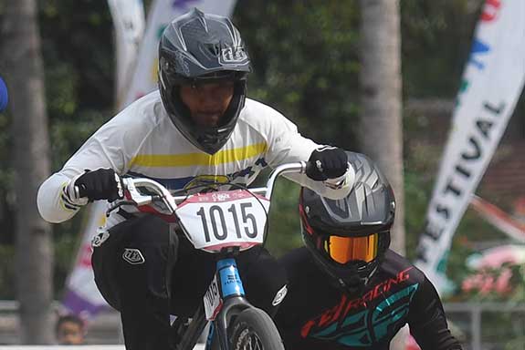 Atlet sepeda BMX Indonesia Nasional Team Rio Akbar 