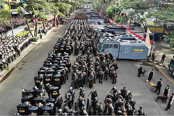 PENGAMANAN PEMILU 2019: Anggota TNI dan Polri mengikuti gelar pasukan pengamanan Pemilihan Umum (Pemilu) 2019 di area Bogor Nirwana Residenc
