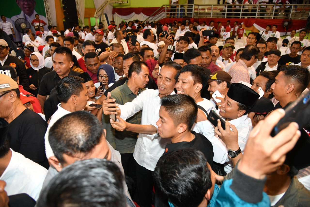 Calon presiden Joko Widodo saat berkampanye di Ngawi, Jawa Timur.