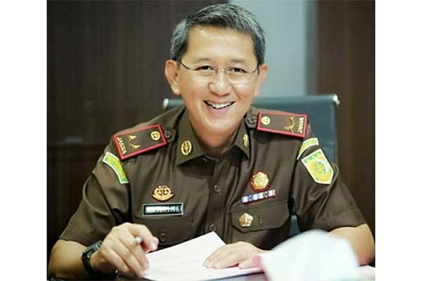 Kepala Kejati DKI Jakarta Warih Sadono 