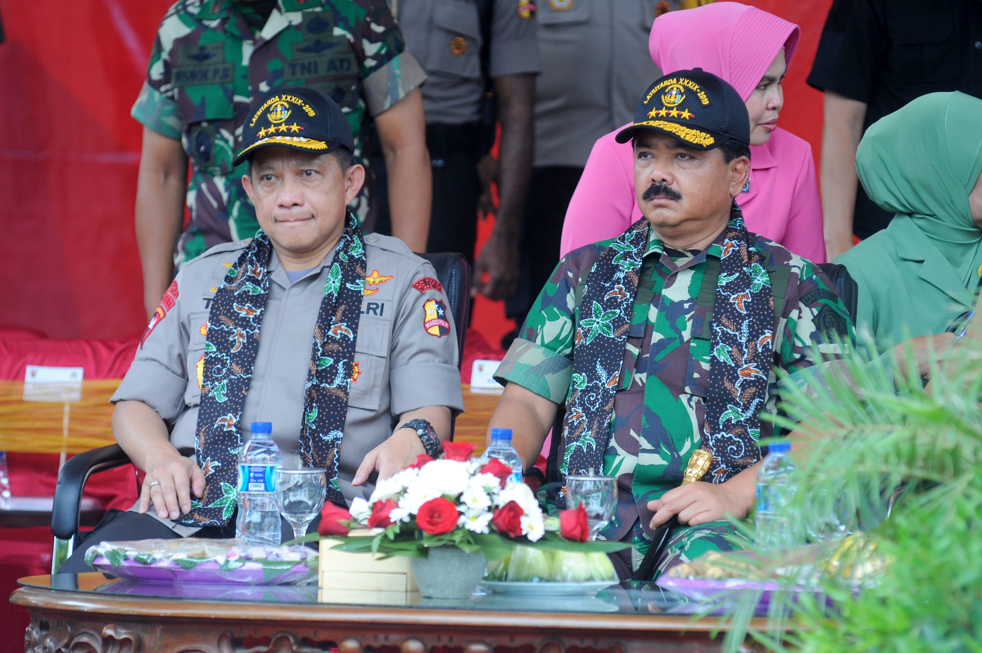 Panglima TNI Marsekal Hadi Tjahjanto dan Kapolri Jenderal Tito Karnaviansaat berada di Pamekasan, Jawa Timur, Senin (1/4)