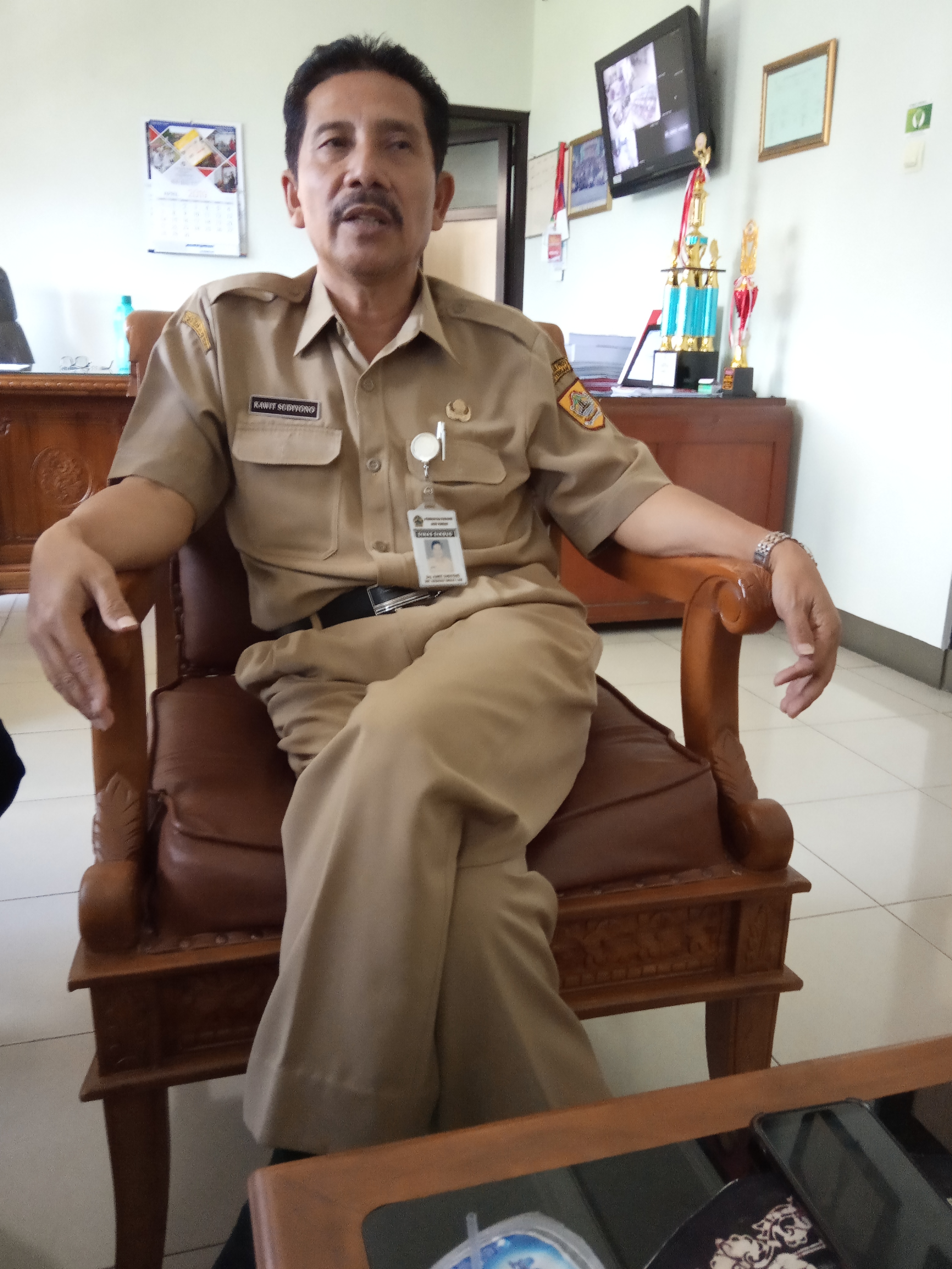  ketua Musyawarah Kerja Kepala Sekolah (MKKS) SMA Kabupaten Klaten Kawit Sudiyono, 