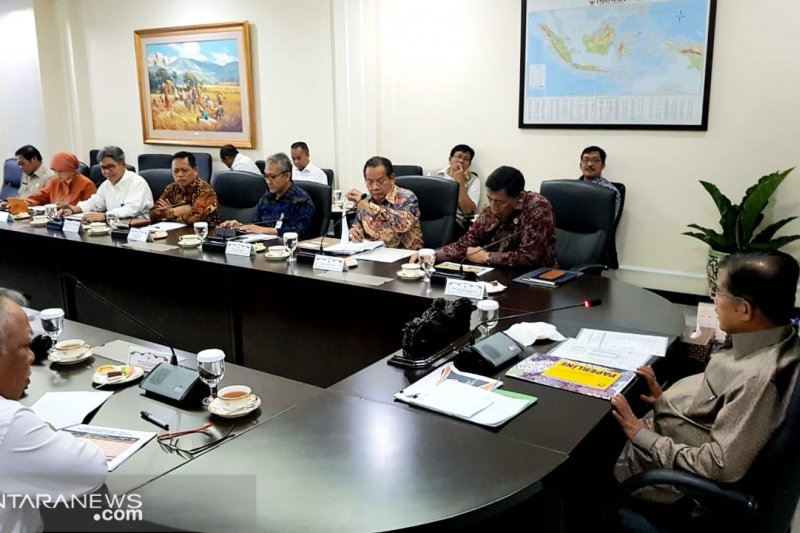 Jusuf Kalla memimpin rapat tentang perkembangan rehabilitasi dan rekonstruksi pascabencana Palu di Kantor Wapres Jakarta, Kamis (11/4/2019