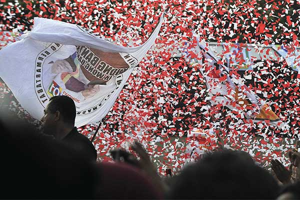 KAMPANYE TERBUKA JOKOWI DI BANTEN: Ribuan kader dan simpatisan sejumlah parpol pengusung pasangan capres-cawapres nomor urut 01 Jokowi-Amin 