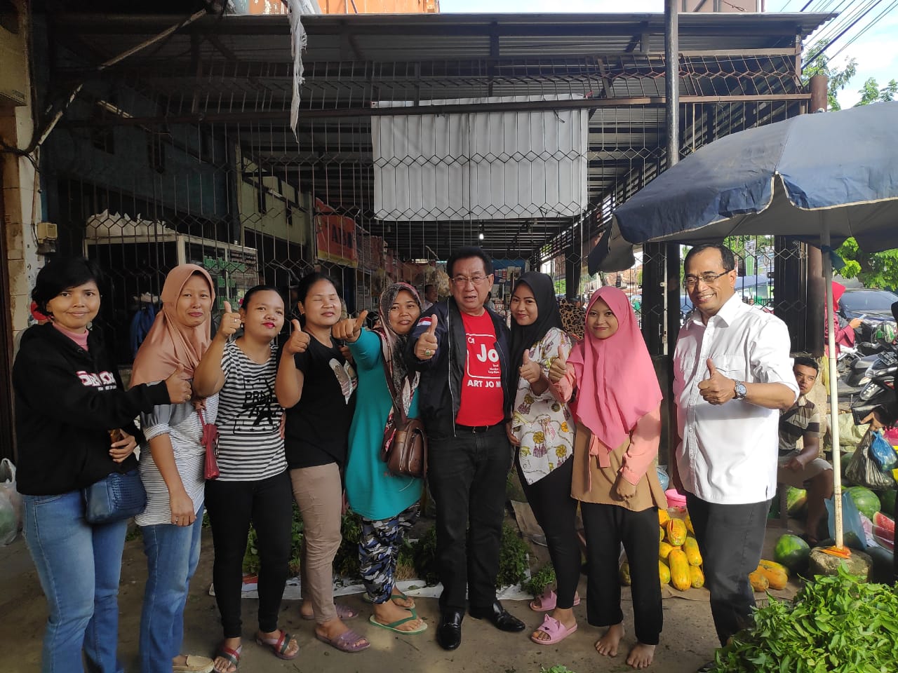 Budi Karya bersama anak-anak milenial