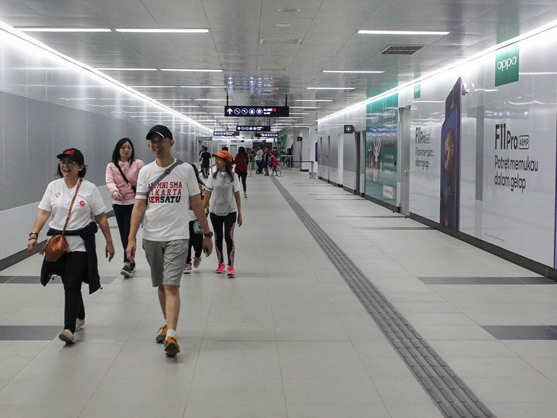 Suasana di dalam stasiun Moda Raya Terpadu (MRT) Bundaran HI.