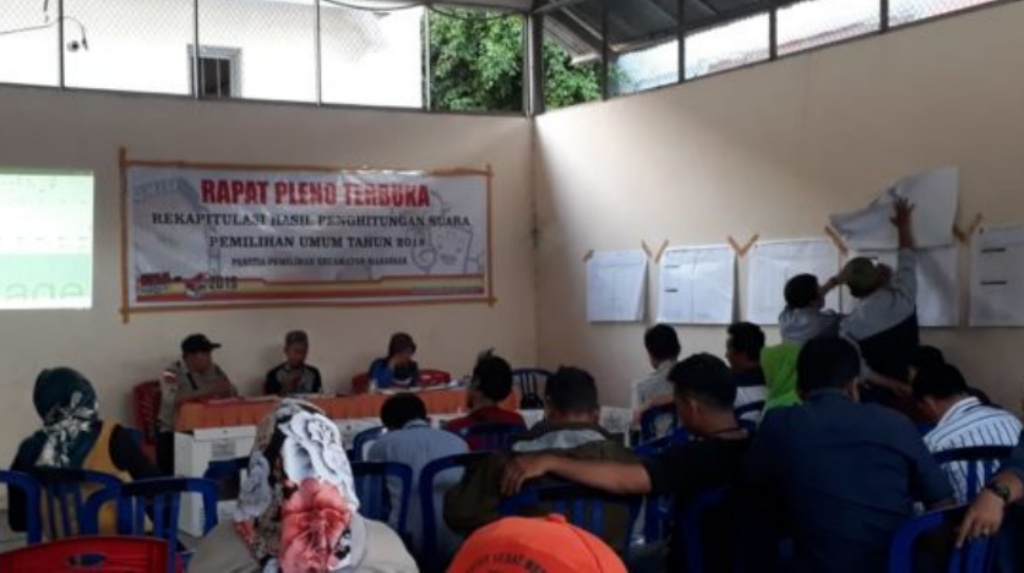 Hingga sekarang baru empat TPS yang melakukan rekapitulasi di Kota Makassar, Sulawesi Selatan. 