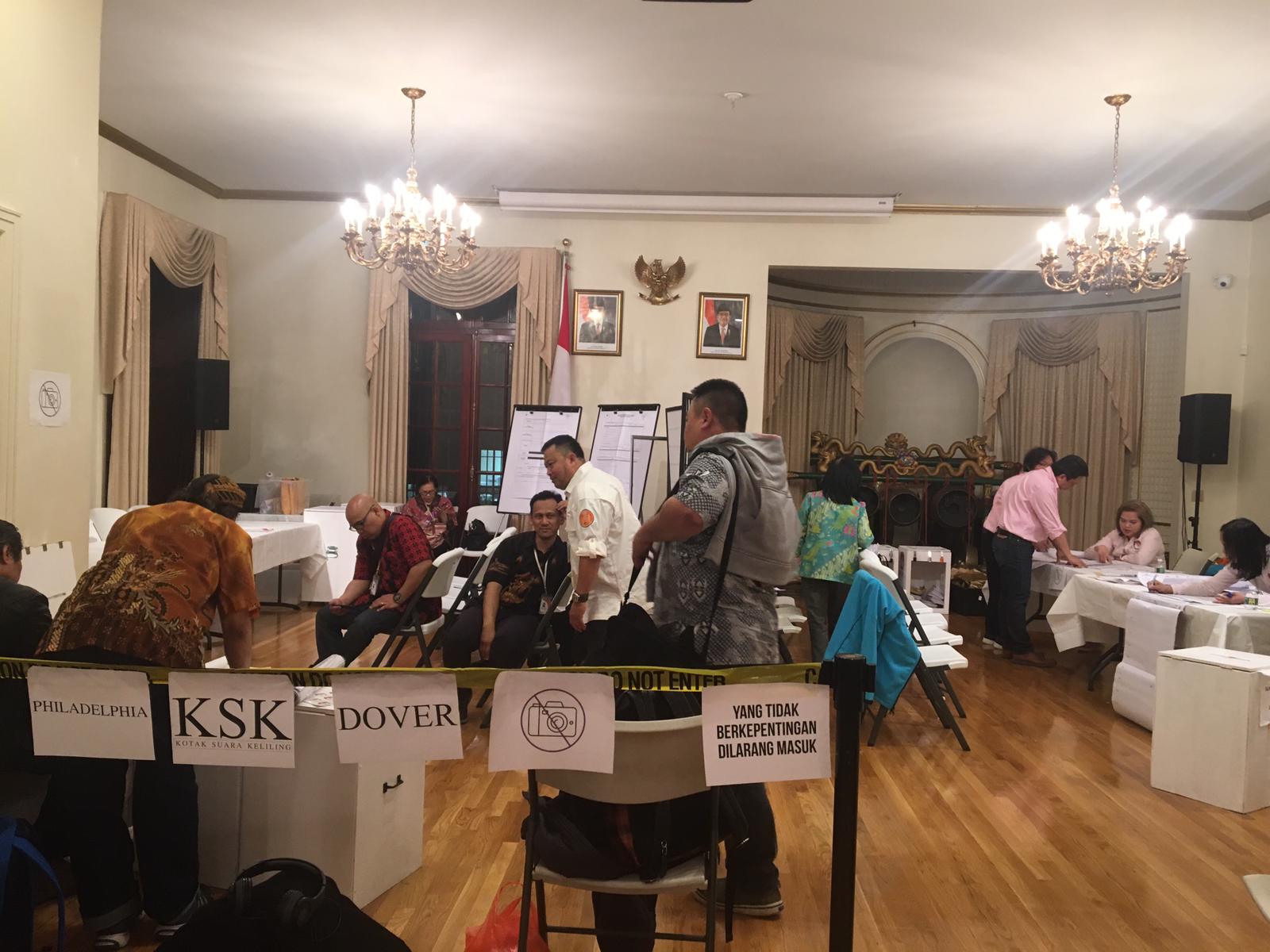 Suasana pencoblosan di Dover, New Hampshire, AS, Rabu (17/4) waktu setempat.