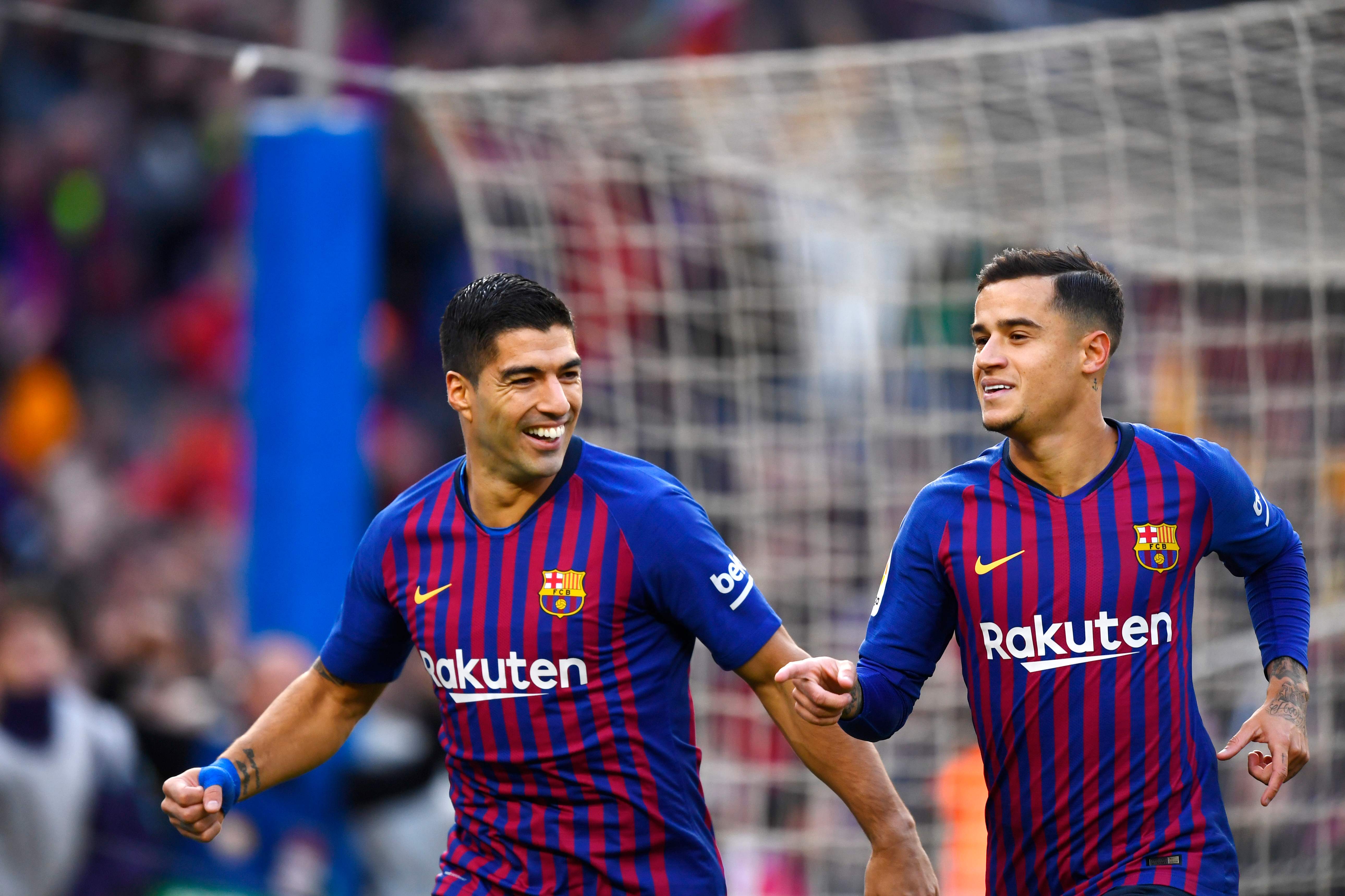 Pemain Barcelona Luis Suarez (kanan) dan Philippe Coutinho