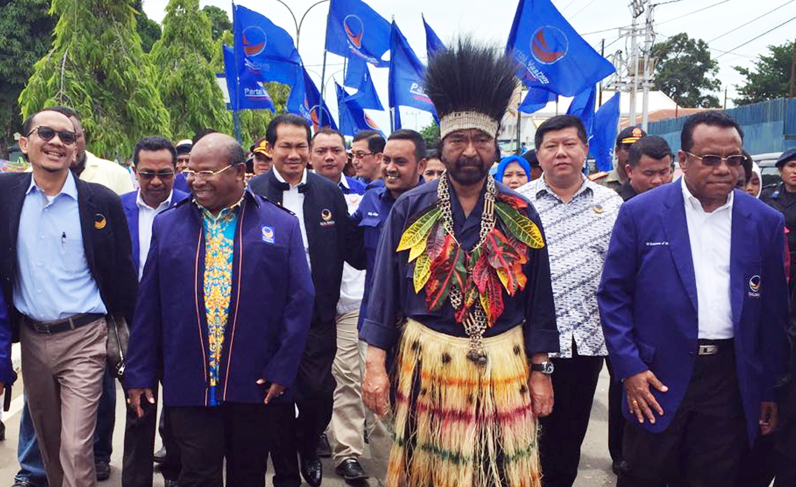 Sulaeman L Hamzah bersama Surya Paloh saat di Papua