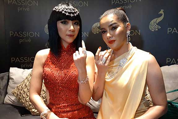  Olla Ramlan menjadi brand ambassador dari Passion Jewelry, toko berlian milik sahabatnya Airyn Tanu