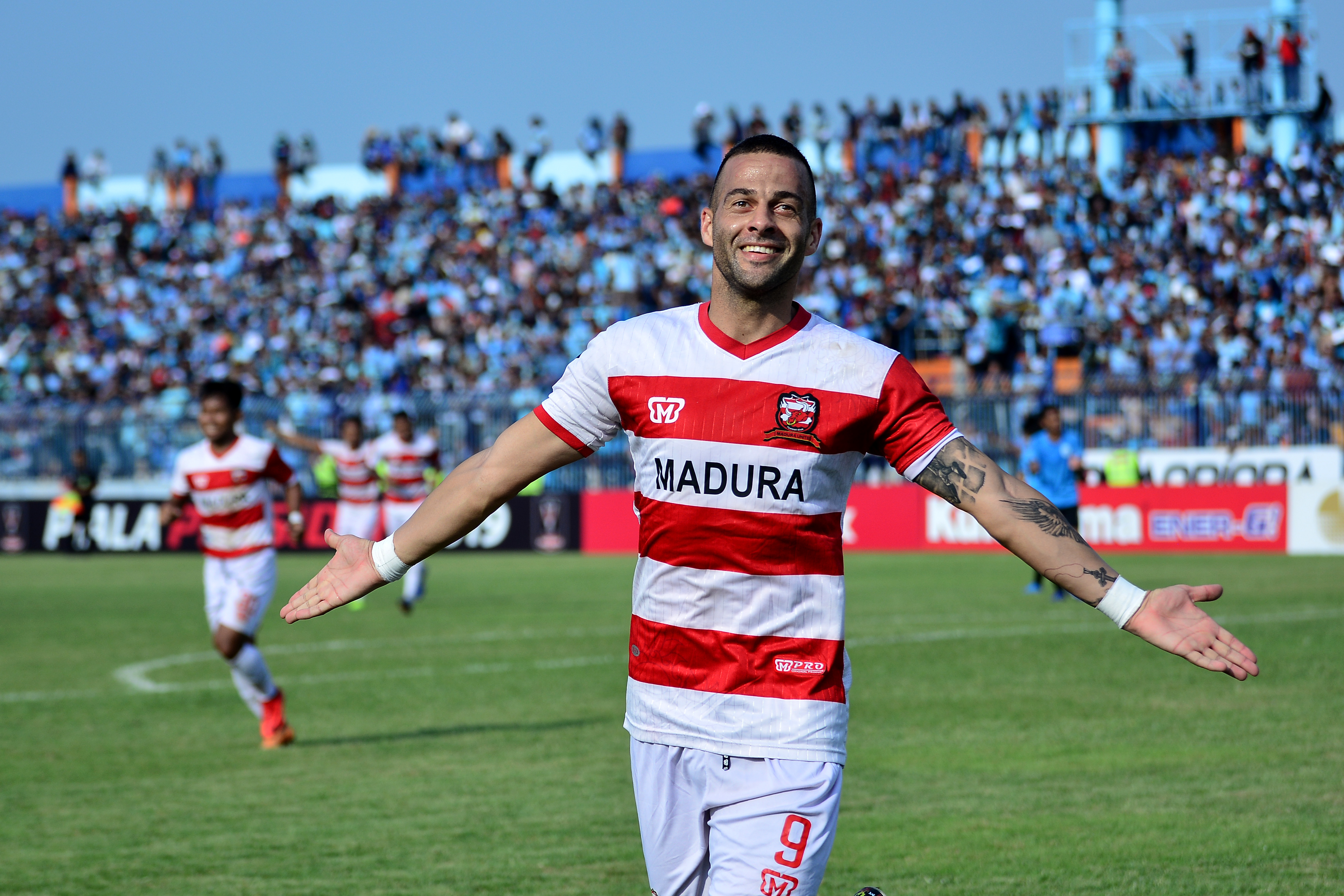 Pemain Madura United Aleksandar Rakic.