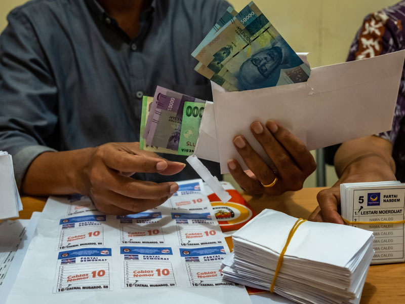 Barang bukti terkait kasus politik uang