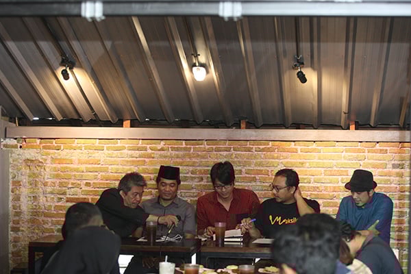 Diskusi hak pilih dan pemilu damai