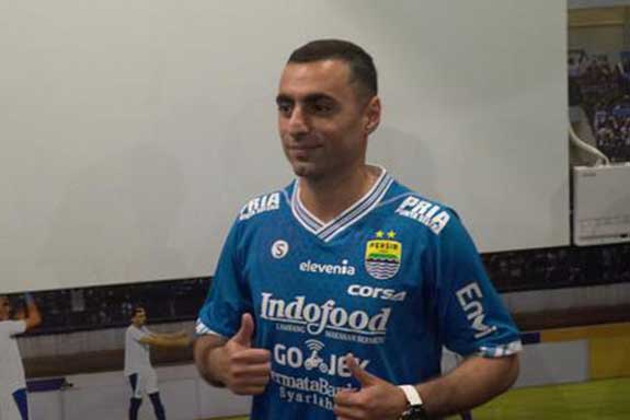 Penyerang Persib Bandung Artur Gevorkyan 