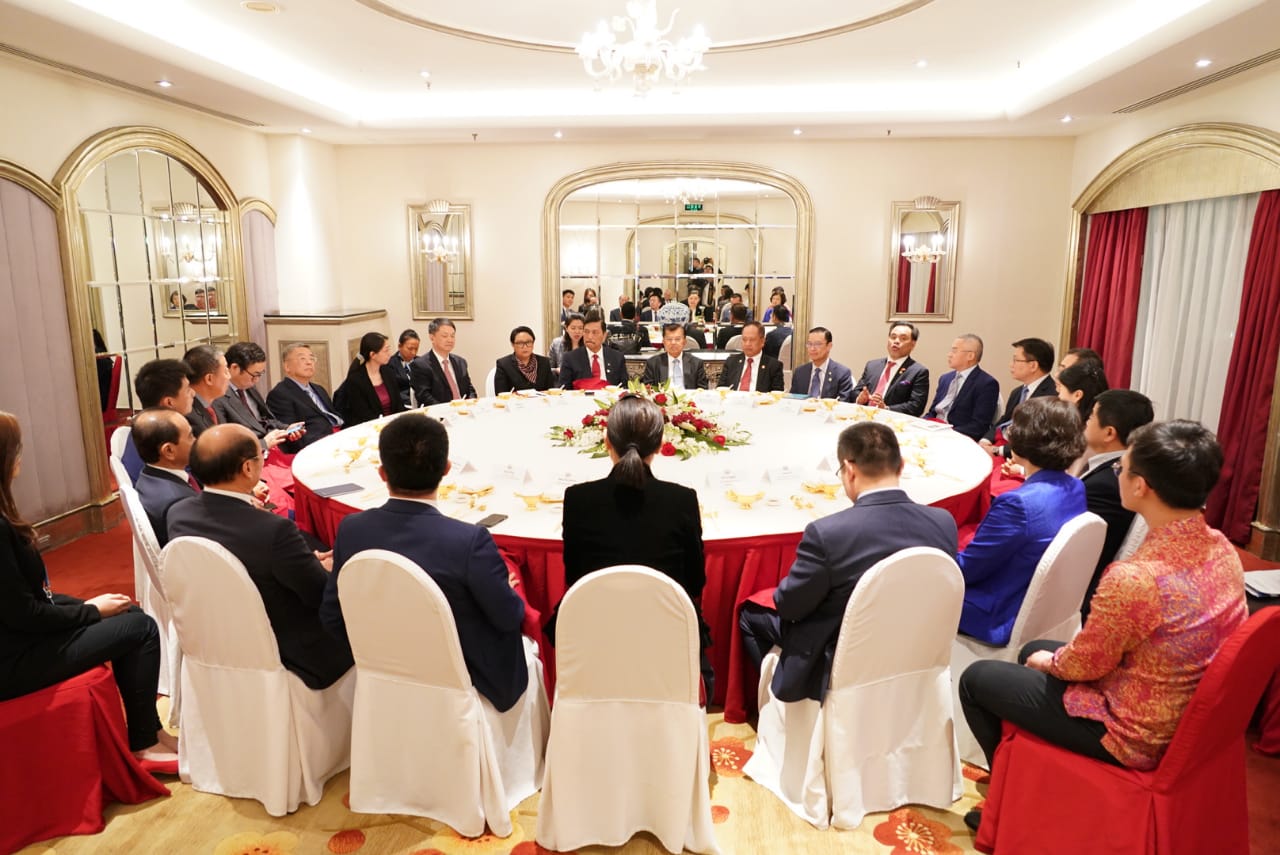 Wakil Presiden Jusuf Kalla bertemu dengan sejumlah CEO perusahaan Tiongkok.