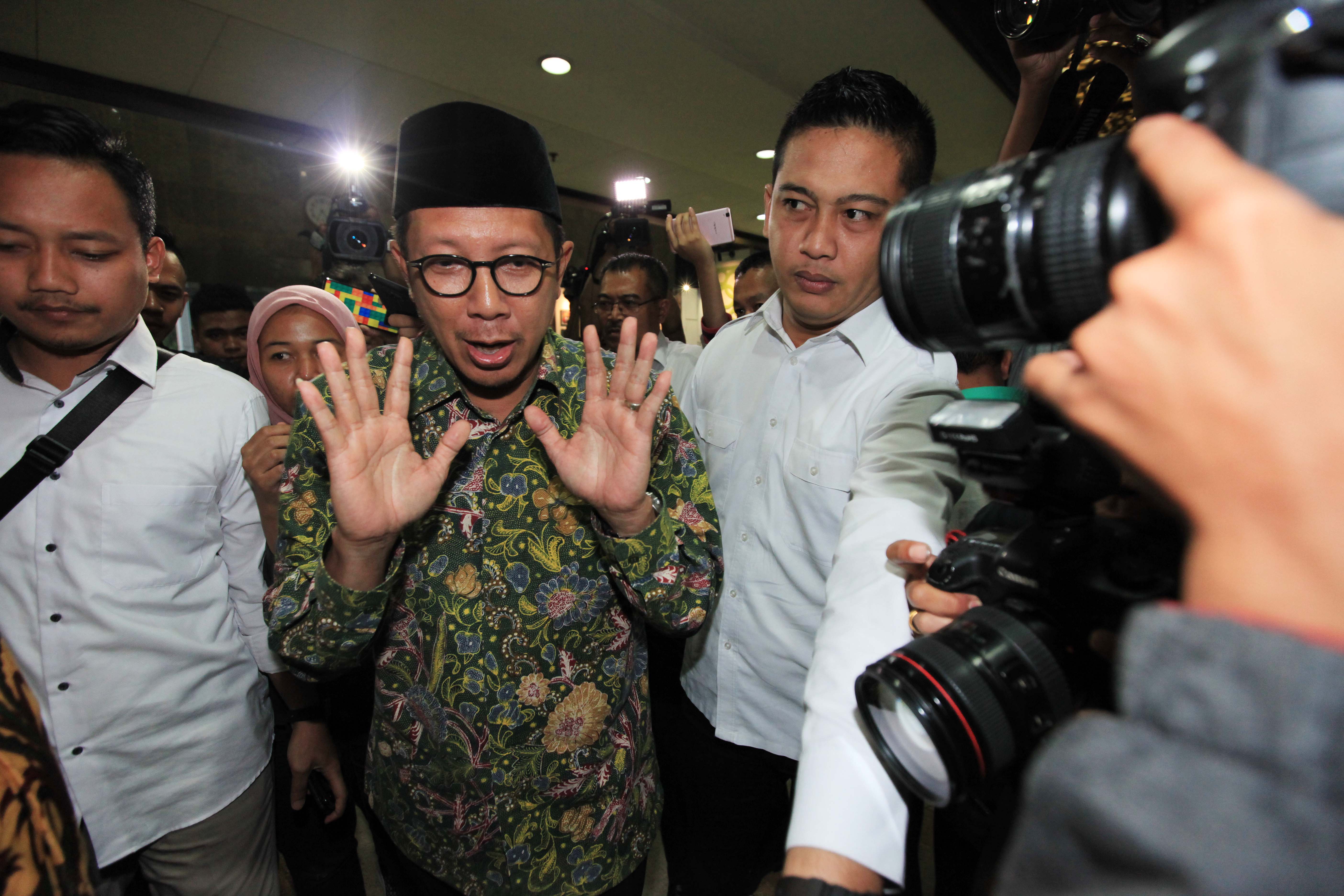 Menteri Agama Lukman Hakim Saifuddin tiba di Kantor Kementerian Agama, Jalan Lapangan Banteng, Jakarta, Senin (18/3). 