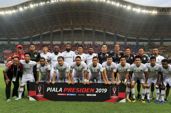 Para pemain Kalteng Putra sebelum menghadapi Persija Jakarta pada babak perempat final Piala Presiden 2019, di Stadion Patriot Bekasi