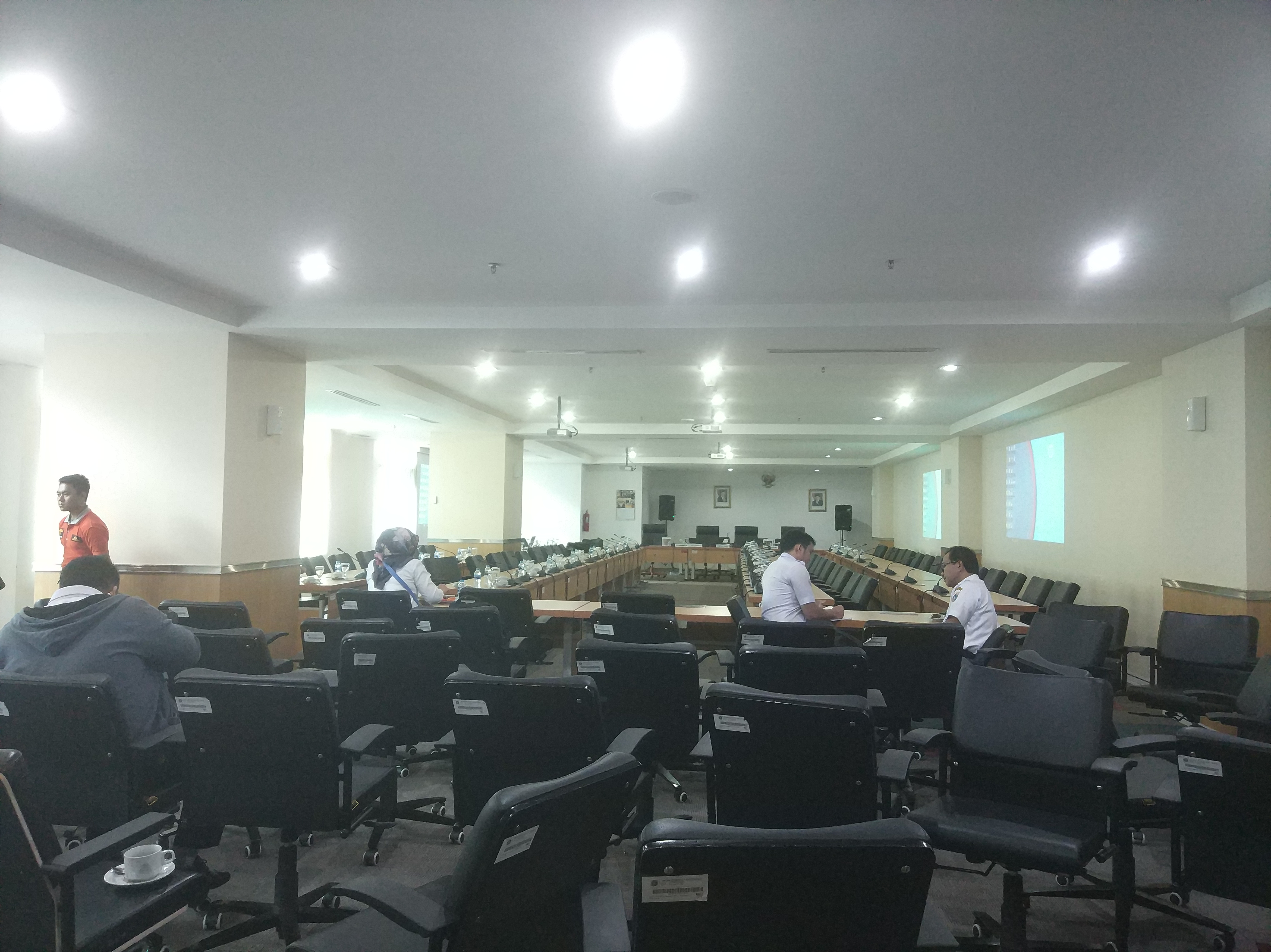 Ruang Rapat Bappemperda yang terletak di lantai 3 Gedung DPRD DKI Jakarta kosong.