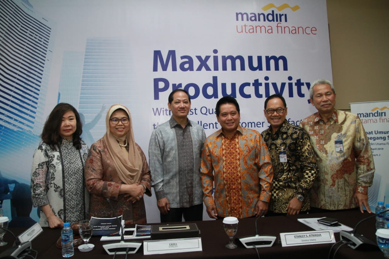 Jajaran direksi PT. Mandiri Utama Finance saat RUPST di Jakarta, Selasa (2/4)
