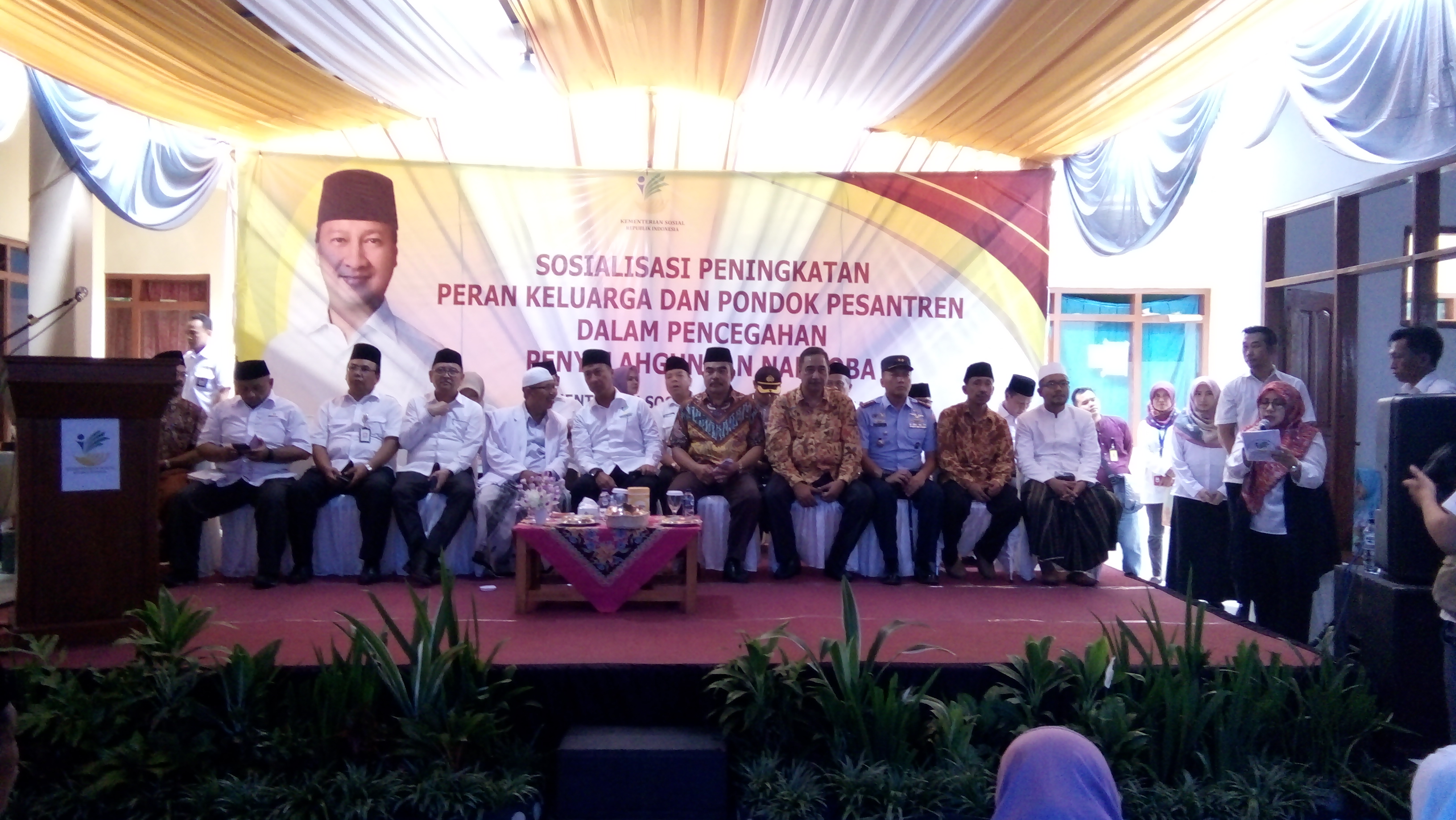 Menteri Sosial, Agus Gumiwang Kartasasmita  sosialisasi peran keluarga dan Ponpres dalam pencegahan penyalahgunaannarkoba dilakukan di Pondo