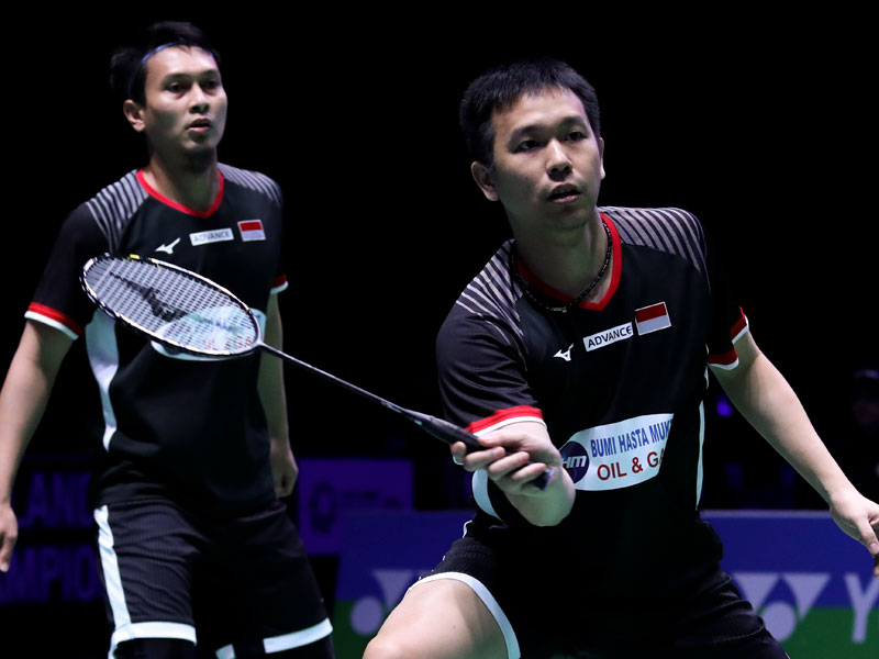 Pebulu tangkis ganda putra Indonesia Hendra Setiawan (kanan) dan Mohammad Ahsan.